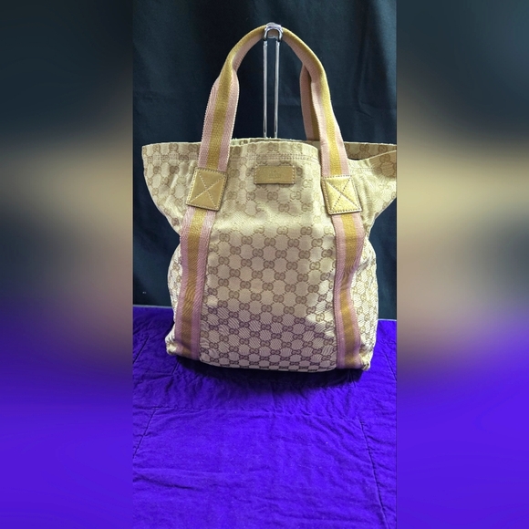 AUTHENTIC GUCCI GG CANVAS TOTE - Picture 1 of 9